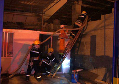Repair factory fire demons raging Guangxi fire fighting fire demons